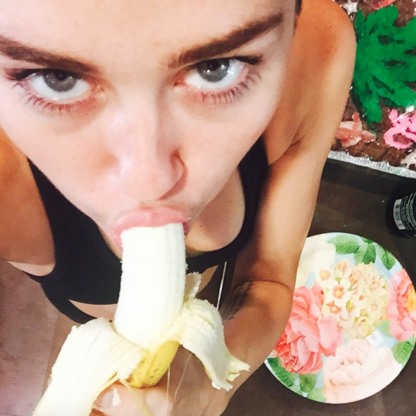 Miley äter banan Miley äter banan